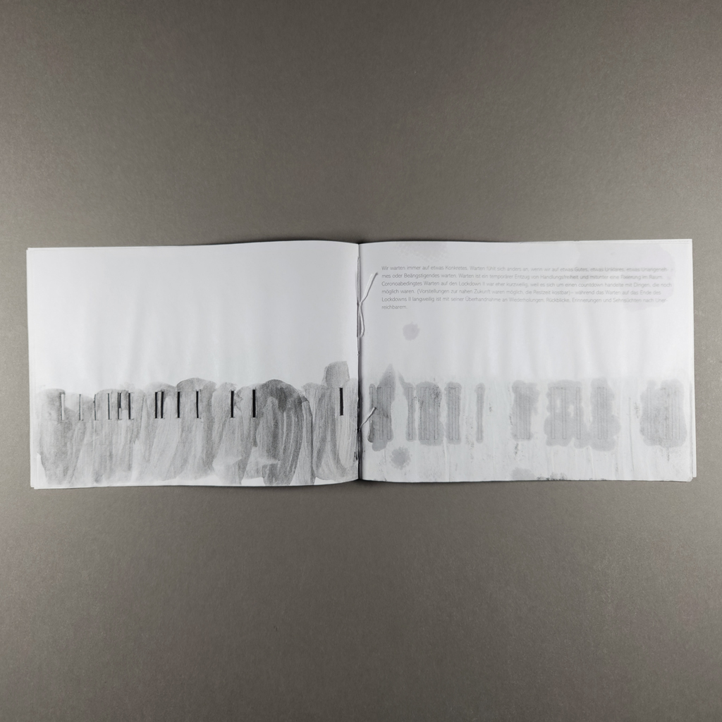 Warten, center spread. Verso: hand-cut rectangles and a wash of water-soluble graphite. Recto: a paragraph of German text with printed rectangles and a graphite wash below.