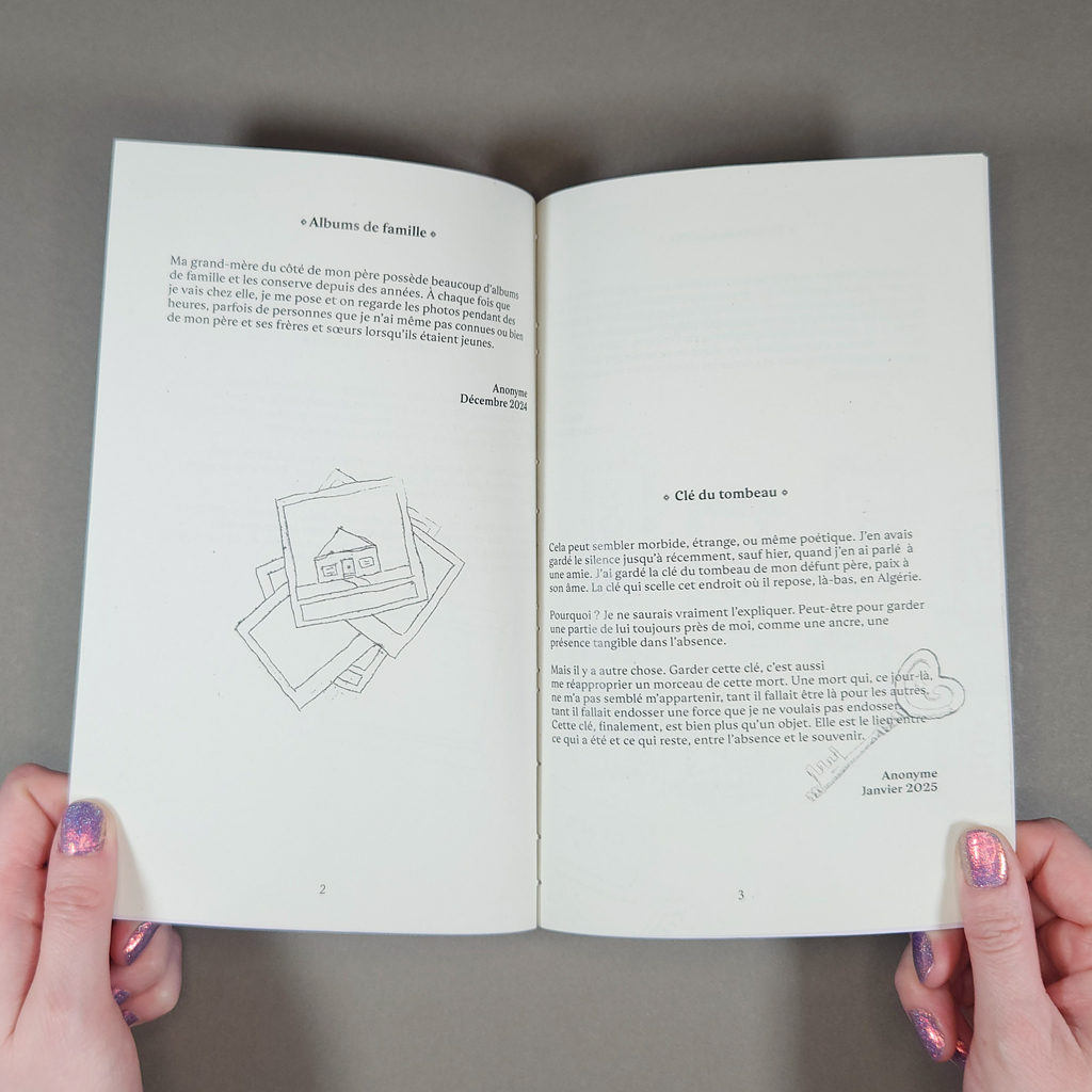 Recueil, pp. 2-3. Verso: a short text illustrated with a stack of photos. Recto: a short text illustrated with an ornate key. 